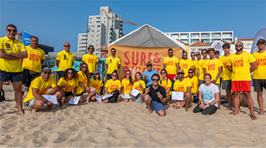 Espinho recebe formação gratuita de nadadores salvadores com Surf & Rescue